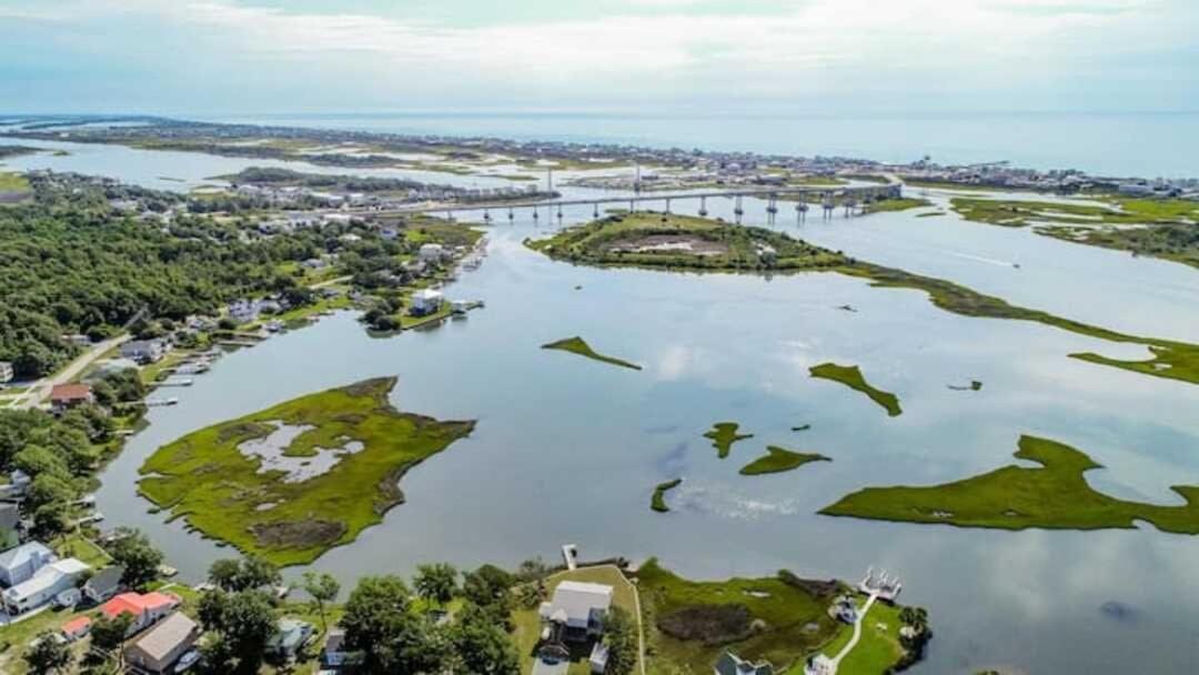 Surf City 2Br Park Home With Waterfront View And Parking Экстерьер фото