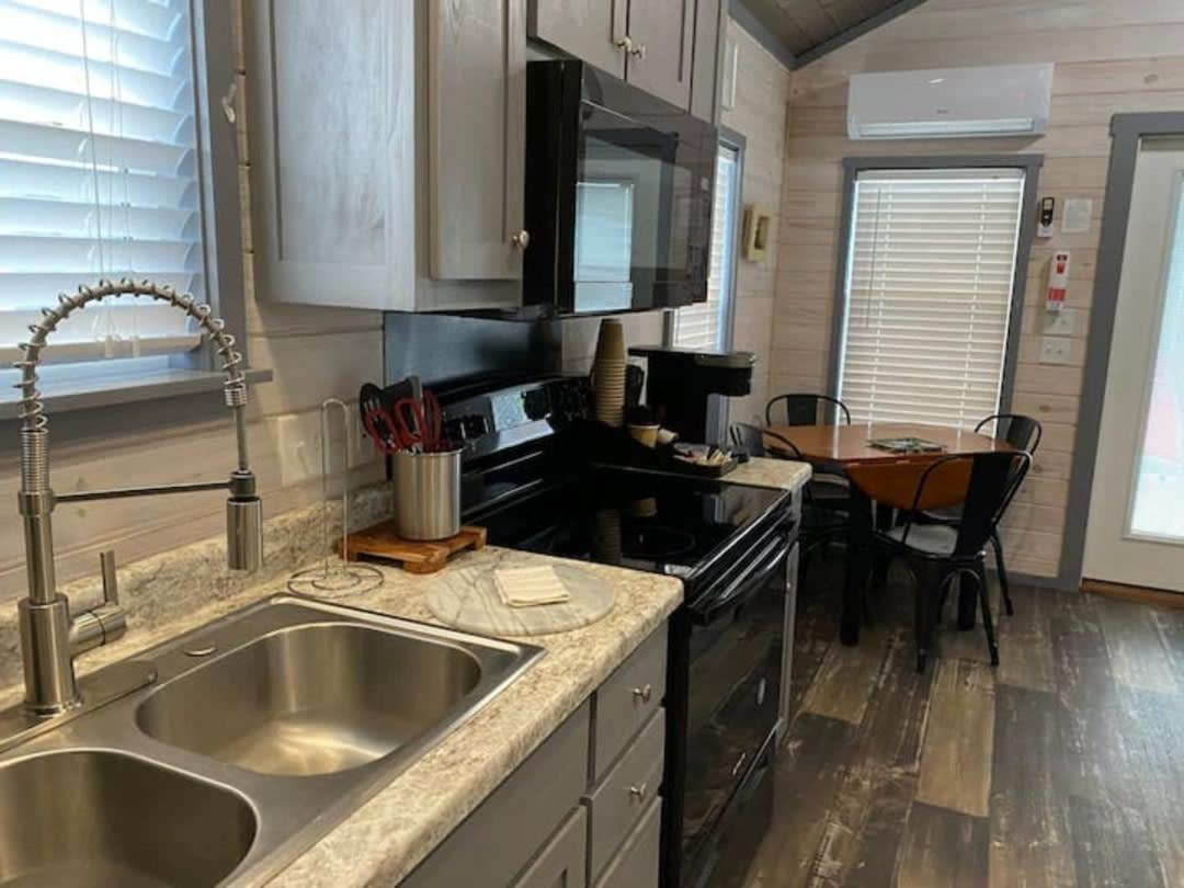 Surf City 2Br Park Home With Waterfront View And Parking Экстерьер фото